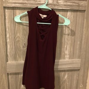 Cute maroon top! Very cute on, worn once